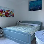 Apartment C'est La Vie Cozy Near The