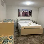 Апартаменты C'est La Vie Cozy Near The