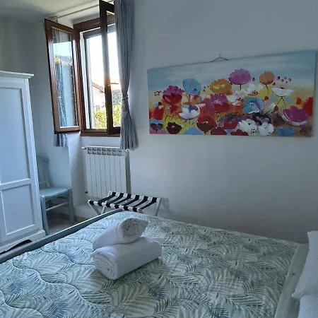 C'est la vie Cozy accommodation near the lake Colico