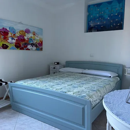 Apartment C'est La Vie Cozy Near The