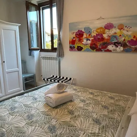 C'est la vie Cozy accommodation near the lake Colico