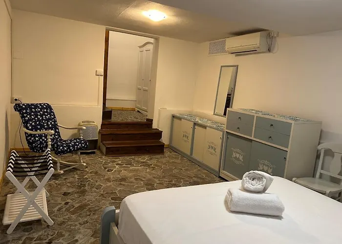 C'est La Vie Cozy Near The